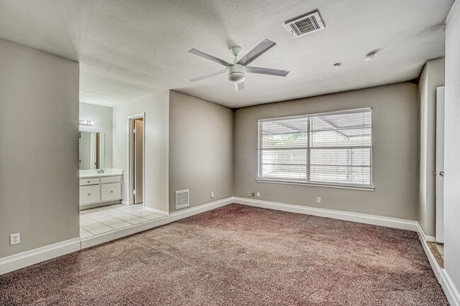 Building Photo - 6610 Rowell Ct