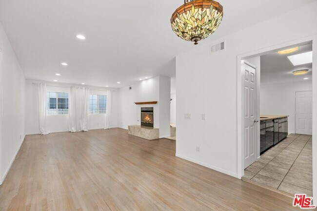 Building Photo - 4442 St Clair Ave