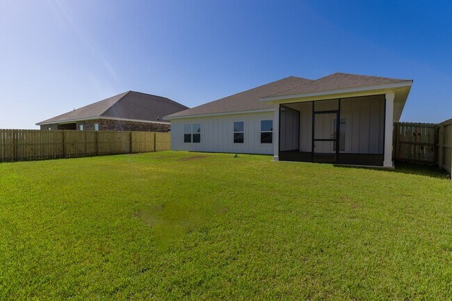 Building Photo - Stunning 5 Bedroom Home in Fairhope, AL! Spacious, Modern, and Move-In Ready!