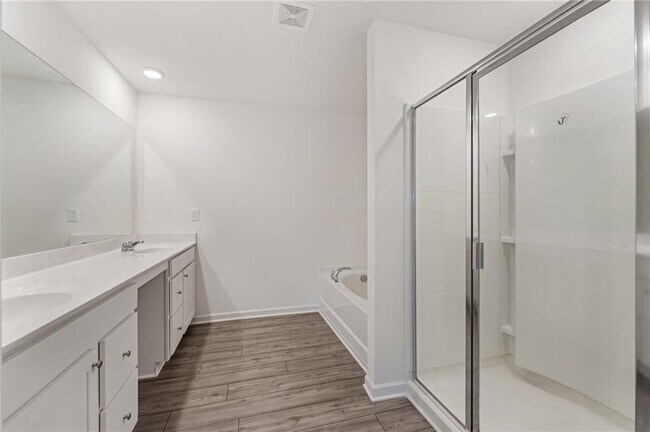 Building Photo - 649 Isom Walk