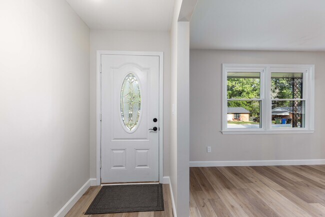 Building Photo - 6516 Bradford Dr