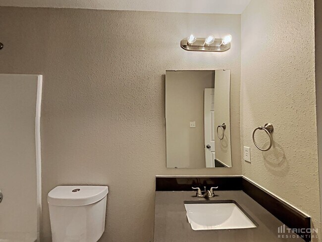 Building Photo - 815 Skywatch Ln