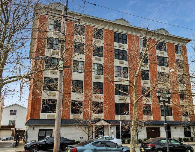 Building Photo - 319 Grant Ave