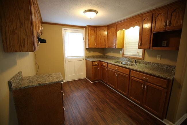 Building Photo - Charming 2-Bedroom Home with Modern Updates in Concord/Rock Creek Area"