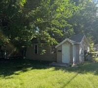 Building Photo - 2640 S Price Ave