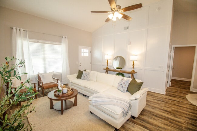 Building Photo - 116 Woodsedge Dr