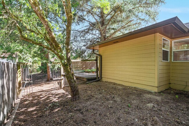 Building Photo - Charming, retro 2-bdrm/2-bath ranch in tranquil setting w/ large family room