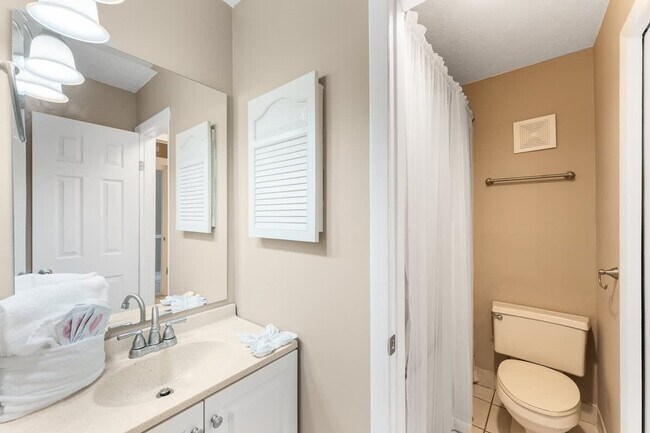Building Photo - 8743 Thomas Dr