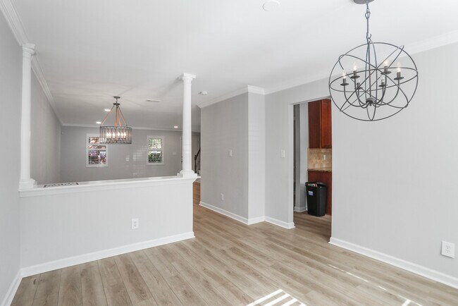 Building Photo - 115 Winding River Dr