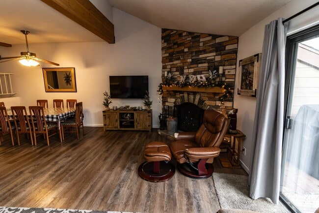 Building Photo - 3 Bedroom 2 Bathroom Condo in Big Bear Lake