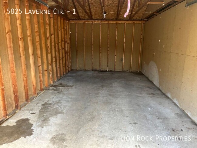 Building Photo - 5825 Laverne Cir N