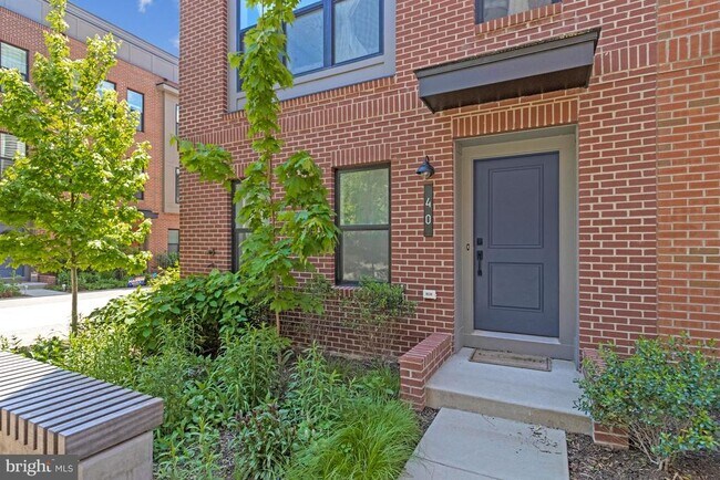 Building Photo - 40 Mural Walk NE