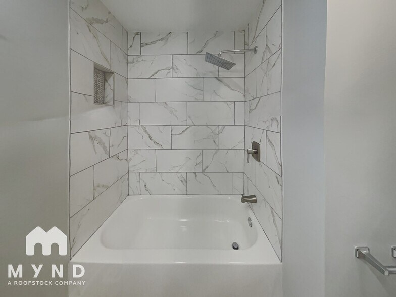 Building Photo - 900 Chalmers St