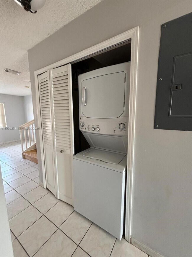 Building Photo - 6272 SW 139th Ave