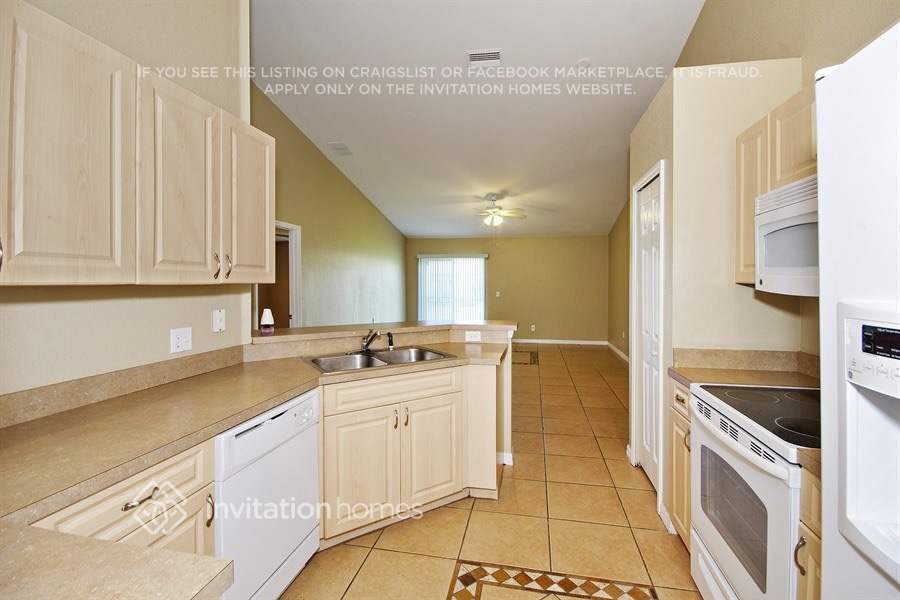 Building Photo - 643 Parakeet Ct