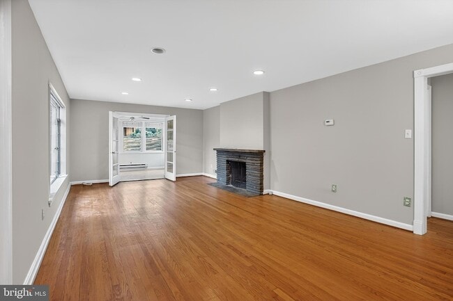 Building Photo - 5205 Saratoga Ave