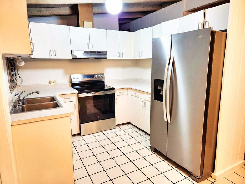 Building Photo - 7303 Mokuone St