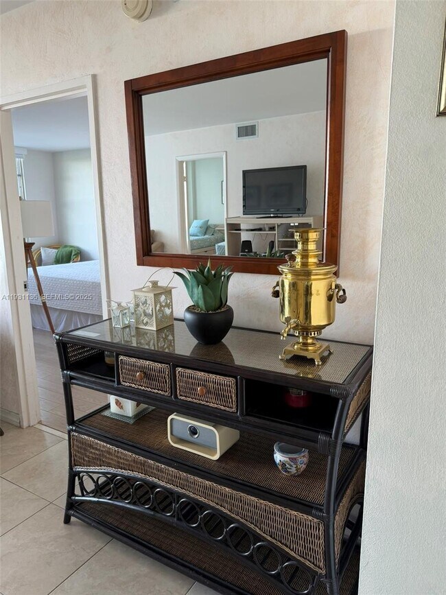 Building Photo - 5151 Collins Ave