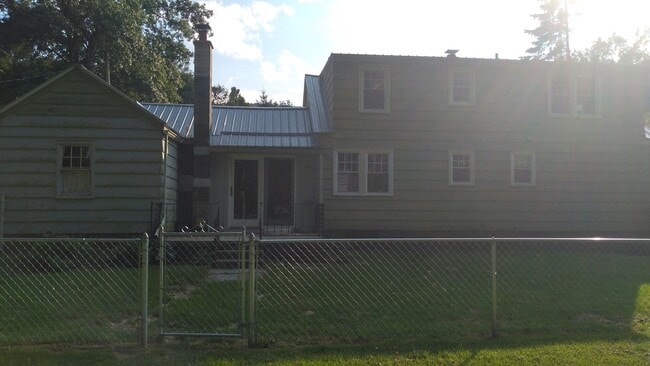 Building Photo - 7 Willard Ct