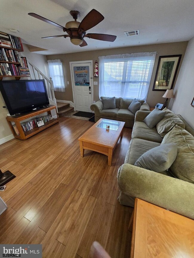 Building Photo - 10 Caravel Ct