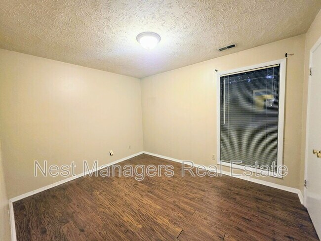 Building Photo - 1861 Tryon Dr