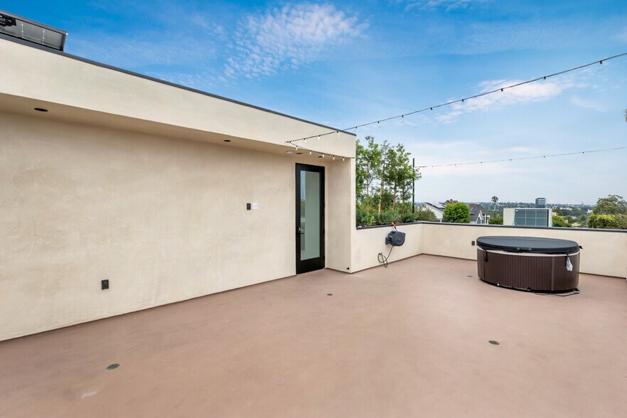 Building Photo - 12131 Palms Blvd