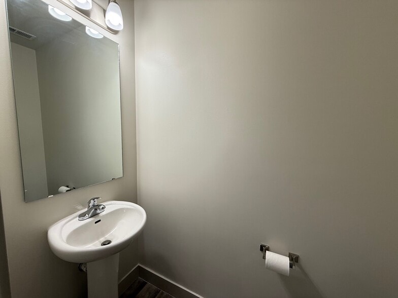 Building Photo - 1722 S 900 E