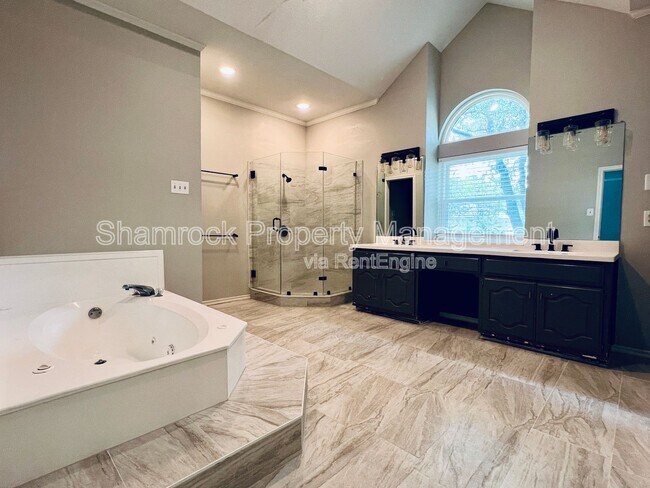 Building Photo - 208 Bonham Dr