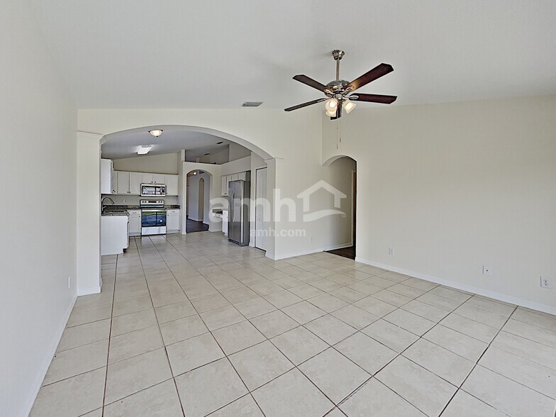 Building Photo - 10311 Hunters Haven Blvd