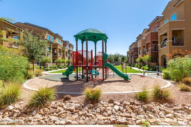 Building Photo - 240 W Juniper Ave