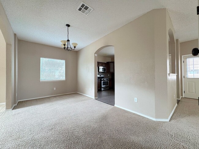Building Photo - Sandstone Ranch Estates 3 Bed Refrig A/C!