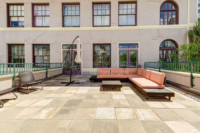 Building Photo - 2700 Albany St