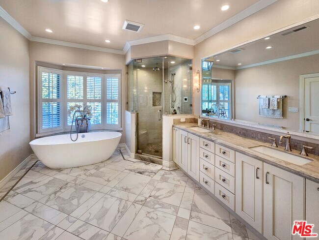 Building Photo - 3690 Crownridge Dr