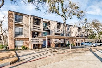 Building Photo - 9801 Royal Ln