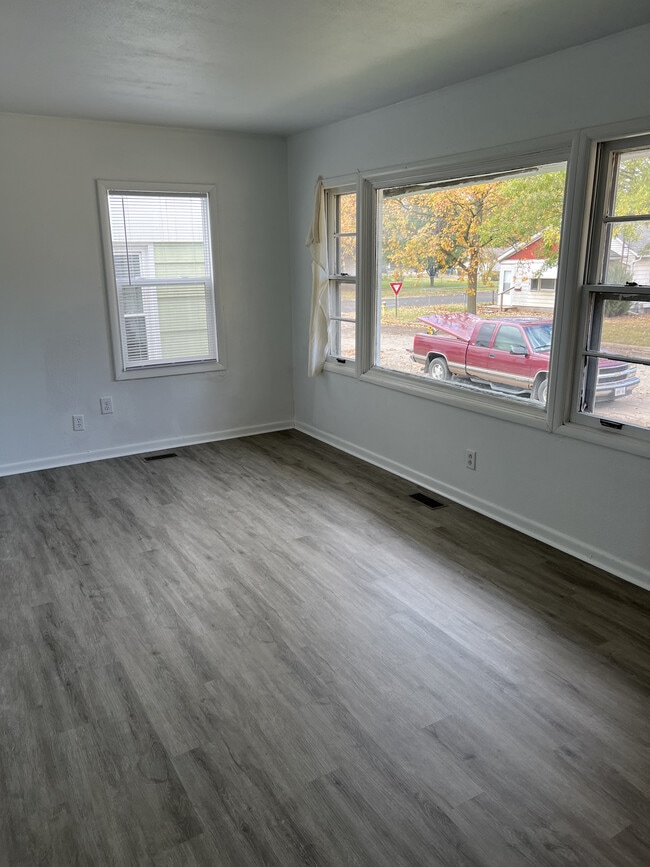 Building Photo - 1111 6th St