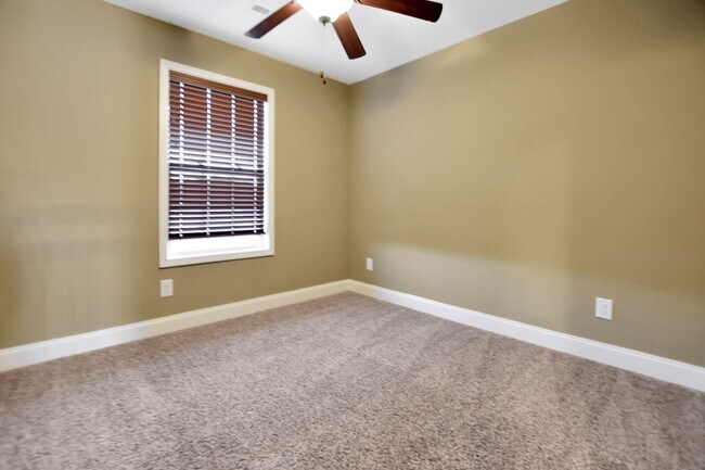 Building Photo - Pet Friendly Four Bedroom!