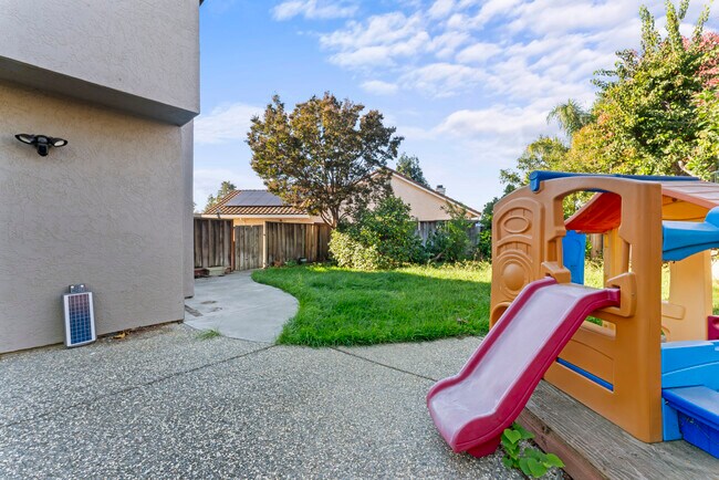 Building Photo - 2126 Sunhaven Ct