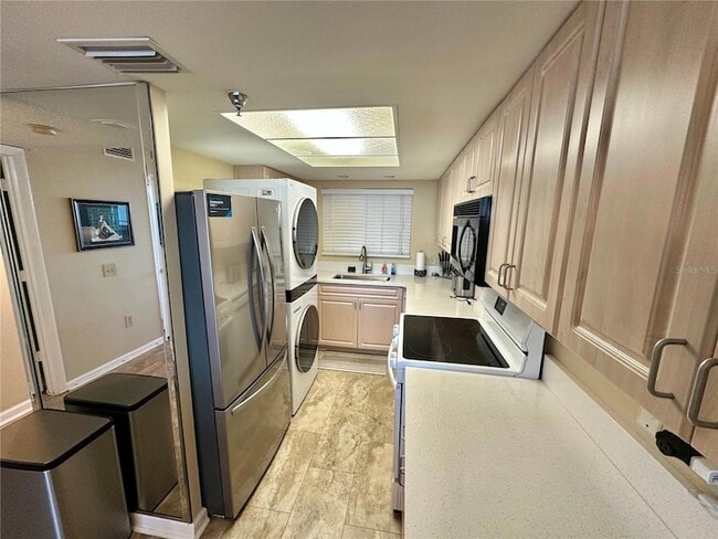 Building Photo - 6009 Sea Ranch Dr