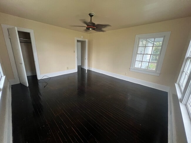 Building Photo - 3-bedroom, 1-bath home available in Opelousas