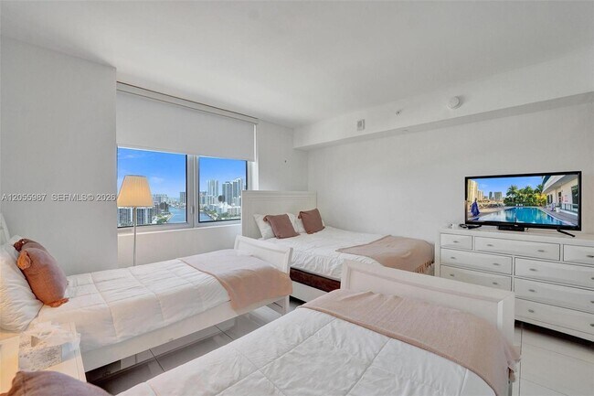 Building Photo - 2600 E Hallandale Beach Blvd