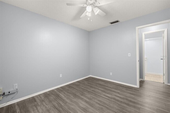 Building Photo - 3257 Laurel Dale Dr