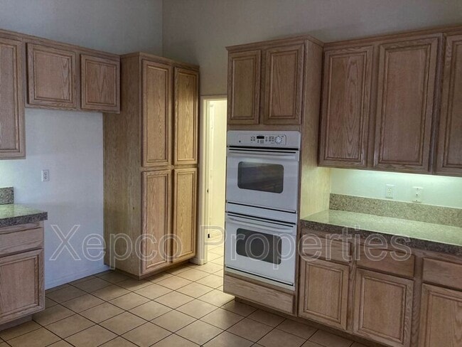 Building Photo - 79910 Bethpage Ave
