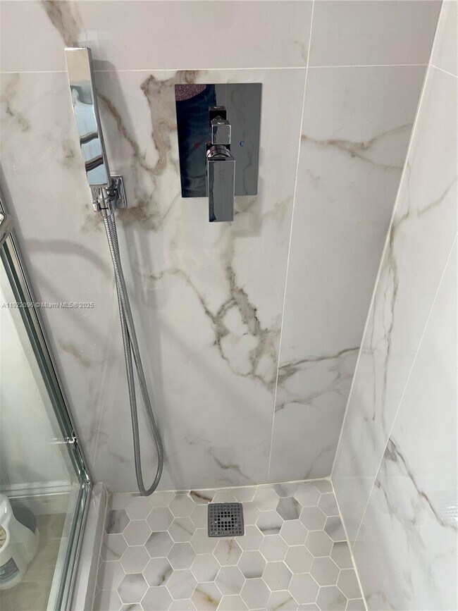 Building Photo - 345 Ocean Dr