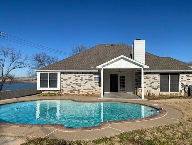 Building Photo - PRIVATE POOL PERFECT FOR A TEXAS SUMMER!