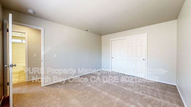 Building Photo - 5075 Charmian Dr