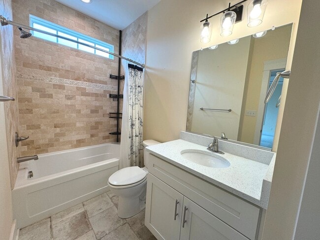 Building Photo - BEACH HOME! 4/4.5 with 3 car garage