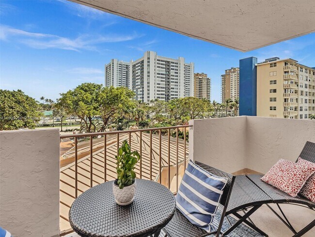 Building Photo - 1865 S Ocean Dr