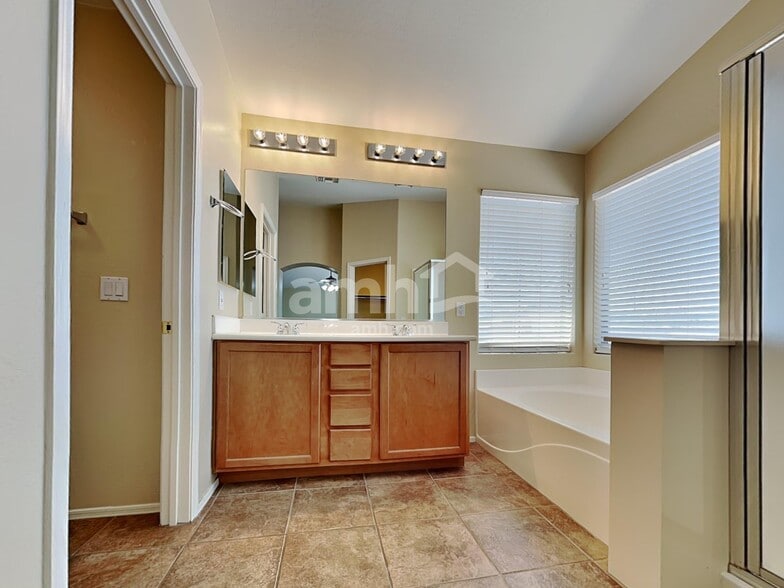 Building Photo - 4242 E Patrick St