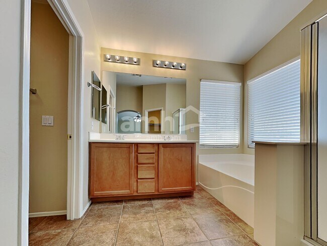 Building Photo - 4242 E Patrick St