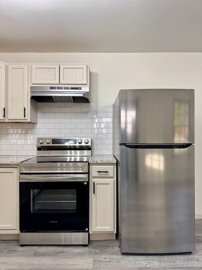 Building Photo - 1820 Tunnel Blvd